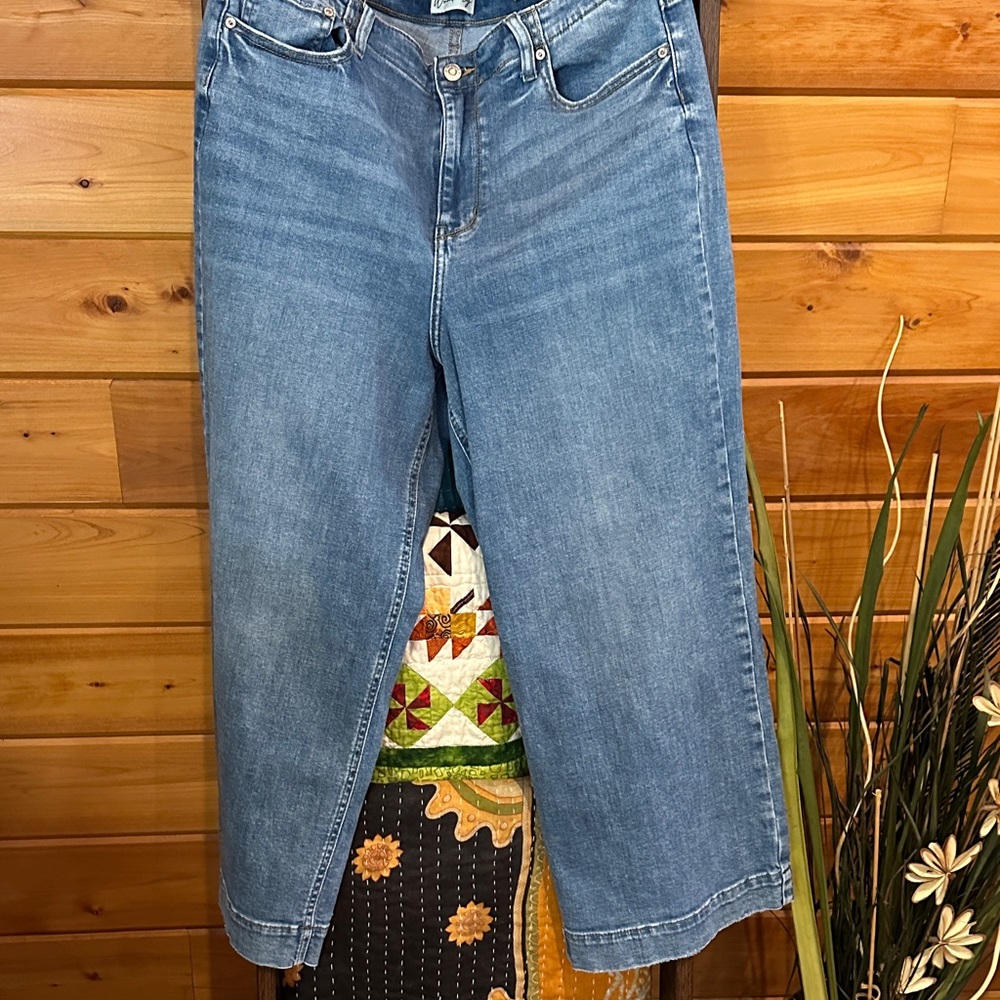 Wonderly Light Blue Cropped Wide-Leg Jeans